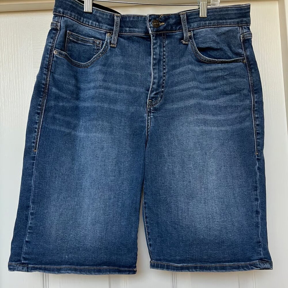 LuLaRoe Bermuda denim shorts size 32